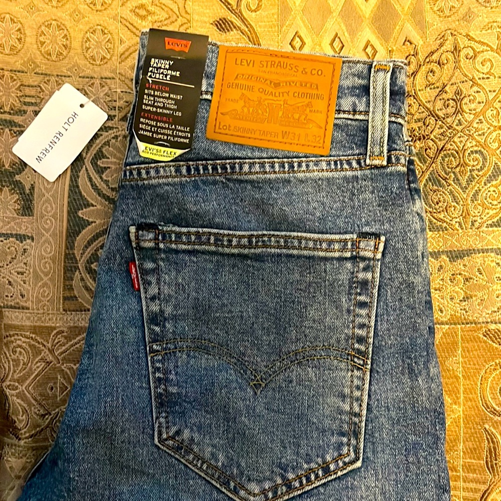 Hot sale 🔥 Levi’s Skinny Tapered Jeans With Rips